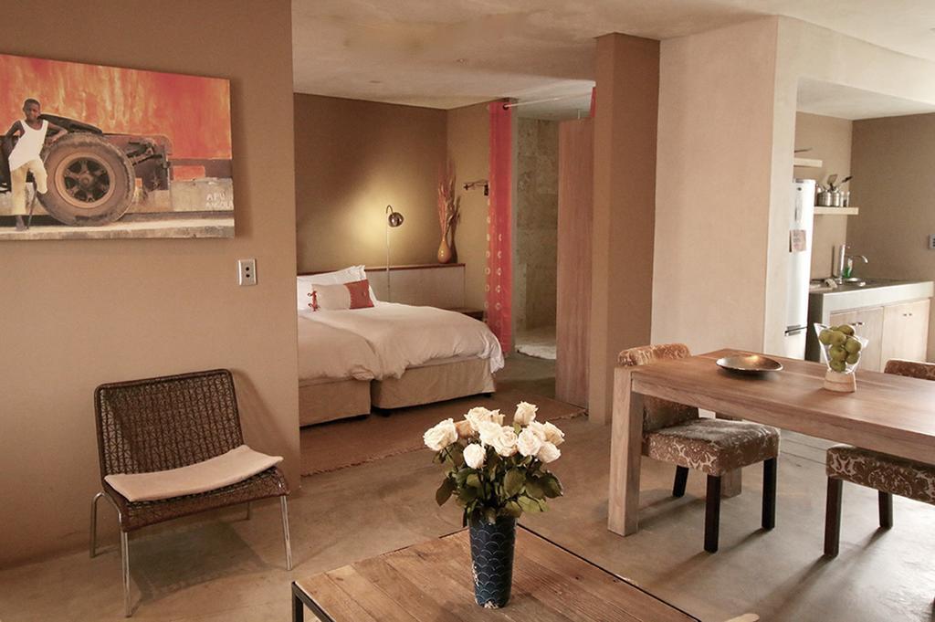 The Village Courtyard Suites & Executive Apartment 温特和克 外观 照片