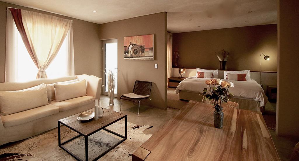 The Village Courtyard Suites & Executive Apartment 温特和克 外观 照片