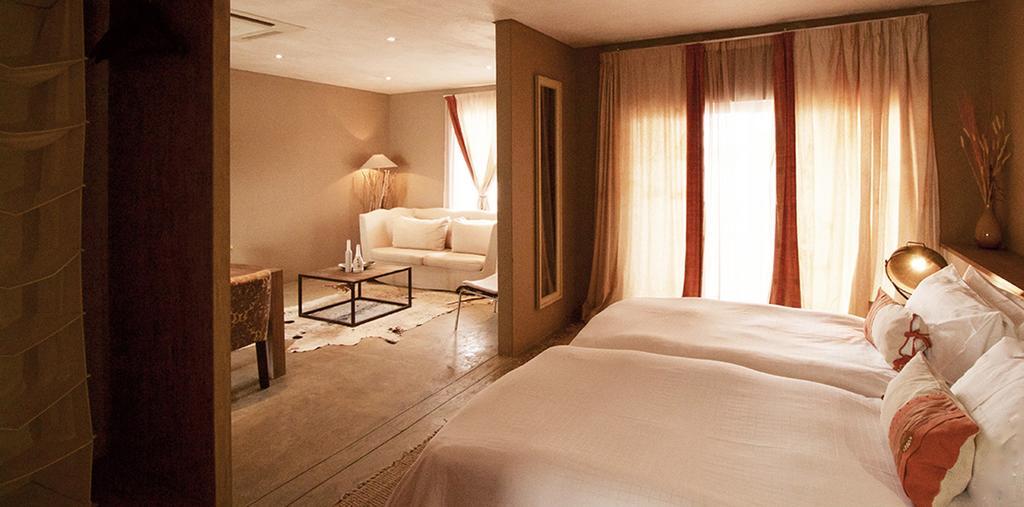 The Village Courtyard Suites & Executive Apartment 温特和克 外观 照片