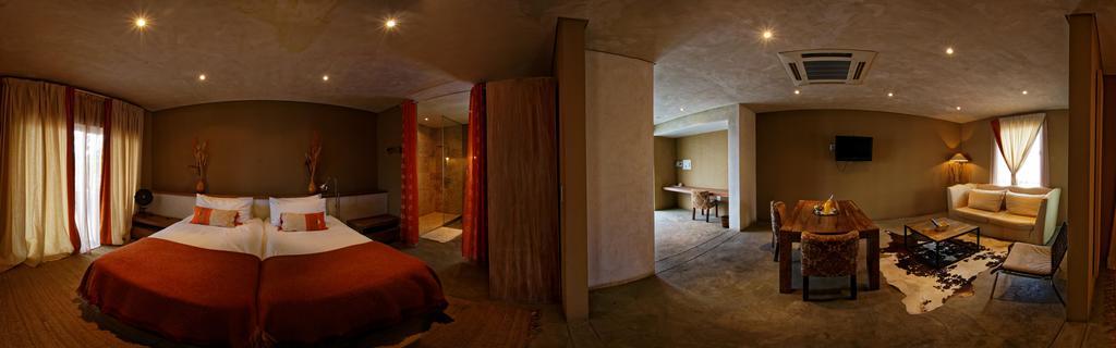 The Village Courtyard Suites & Executive Apartment 温特和克 外观 照片