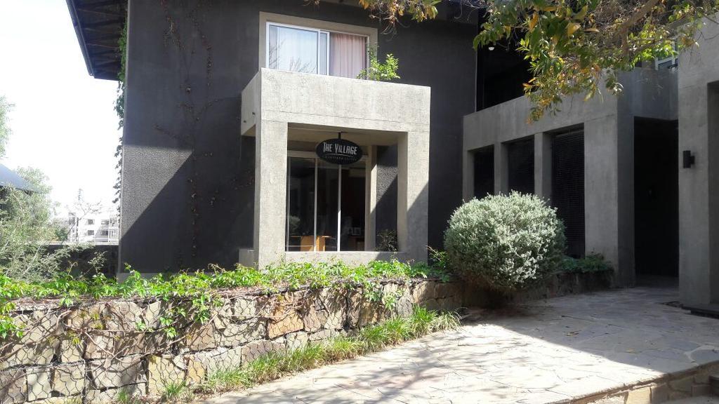 The Village Courtyard Suites & Executive Apartment 温特和克 外观 照片