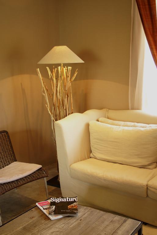 The Village Courtyard Suites & Executive Apartment 温特和克 外观 照片