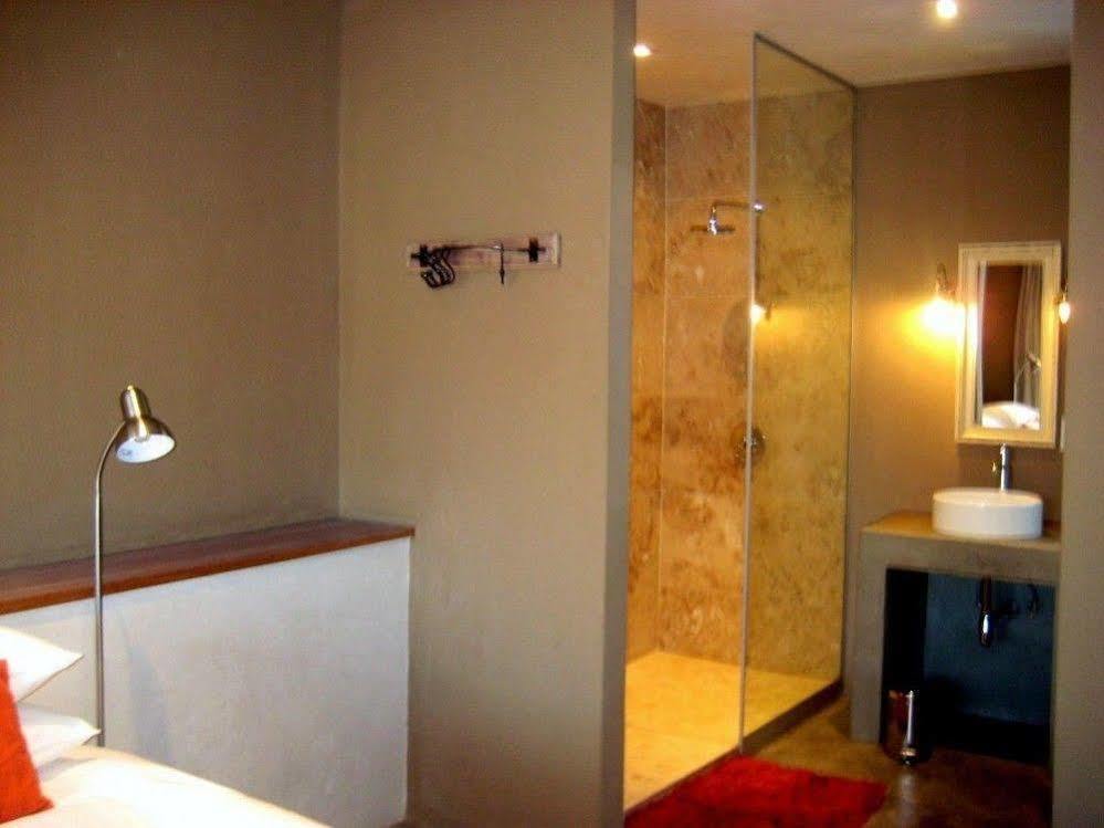 The Village Courtyard Suites & Executive Apartment 温特和克 外观 照片