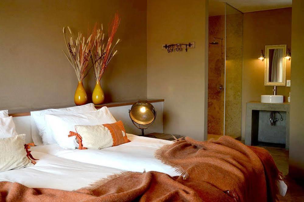 The Village Courtyard Suites & Executive Apartment 温特和克 外观 照片